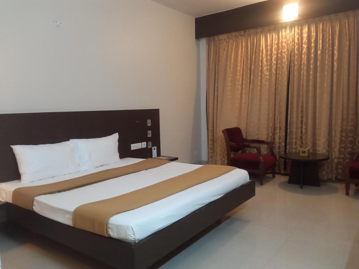 Rns One Hotel Subrahmanya Exterior foto